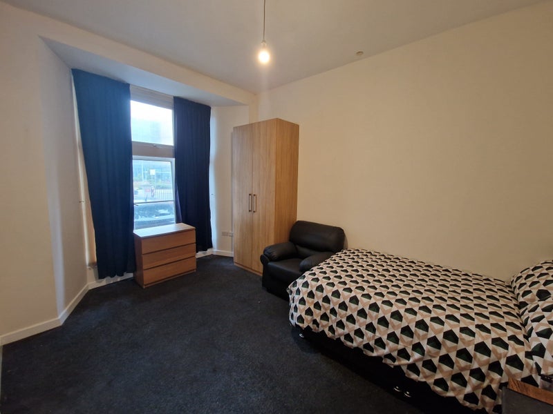 Room Merton Road in Bootle