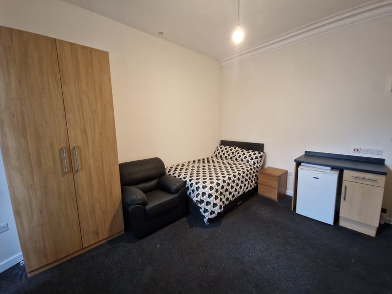 Room Merton Road in Bootle