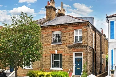 Flat Stanbridge Road in Greater London