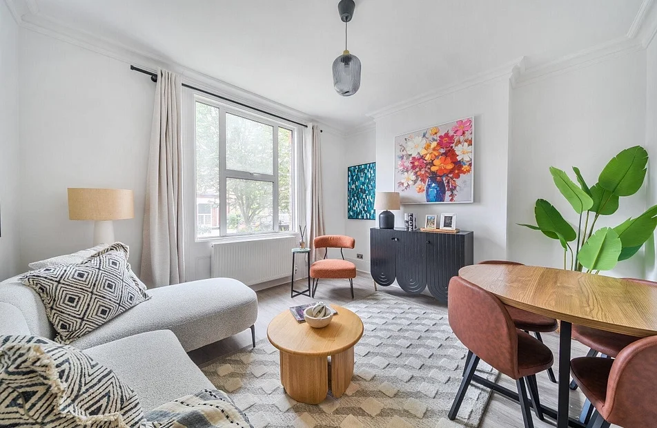 Flat Stanbridge Road in Greater London