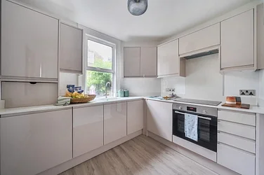 Flat Stanbridge Road in Greater London