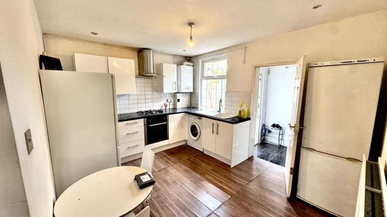 Room Stroud Road in Greater London