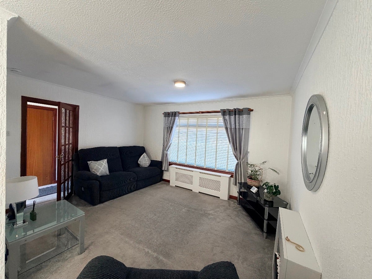 House Duncarnock Crescent in Neilston