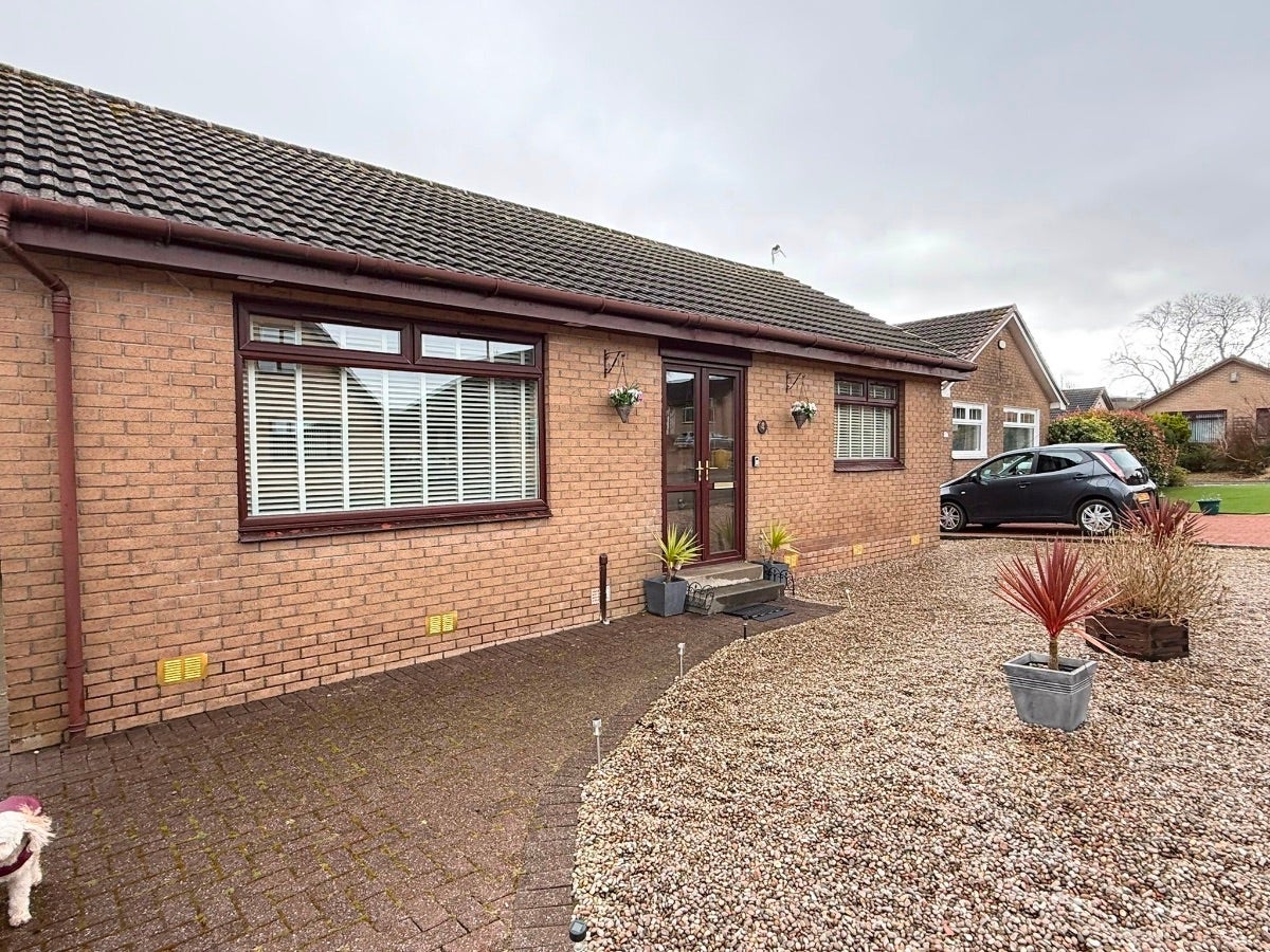 House Duncarnock Crescent in Neilston