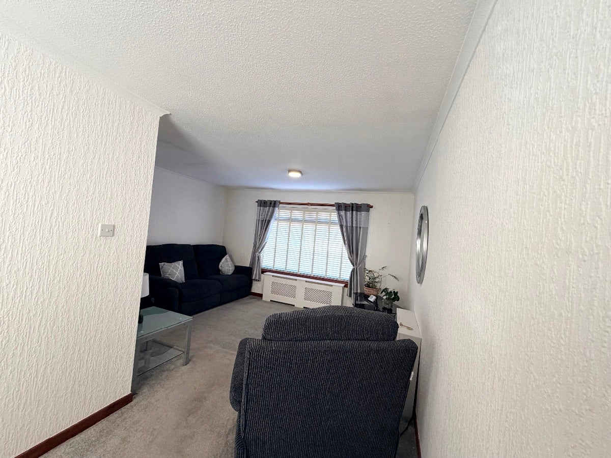 House Duncarnock Crescent in Neilston