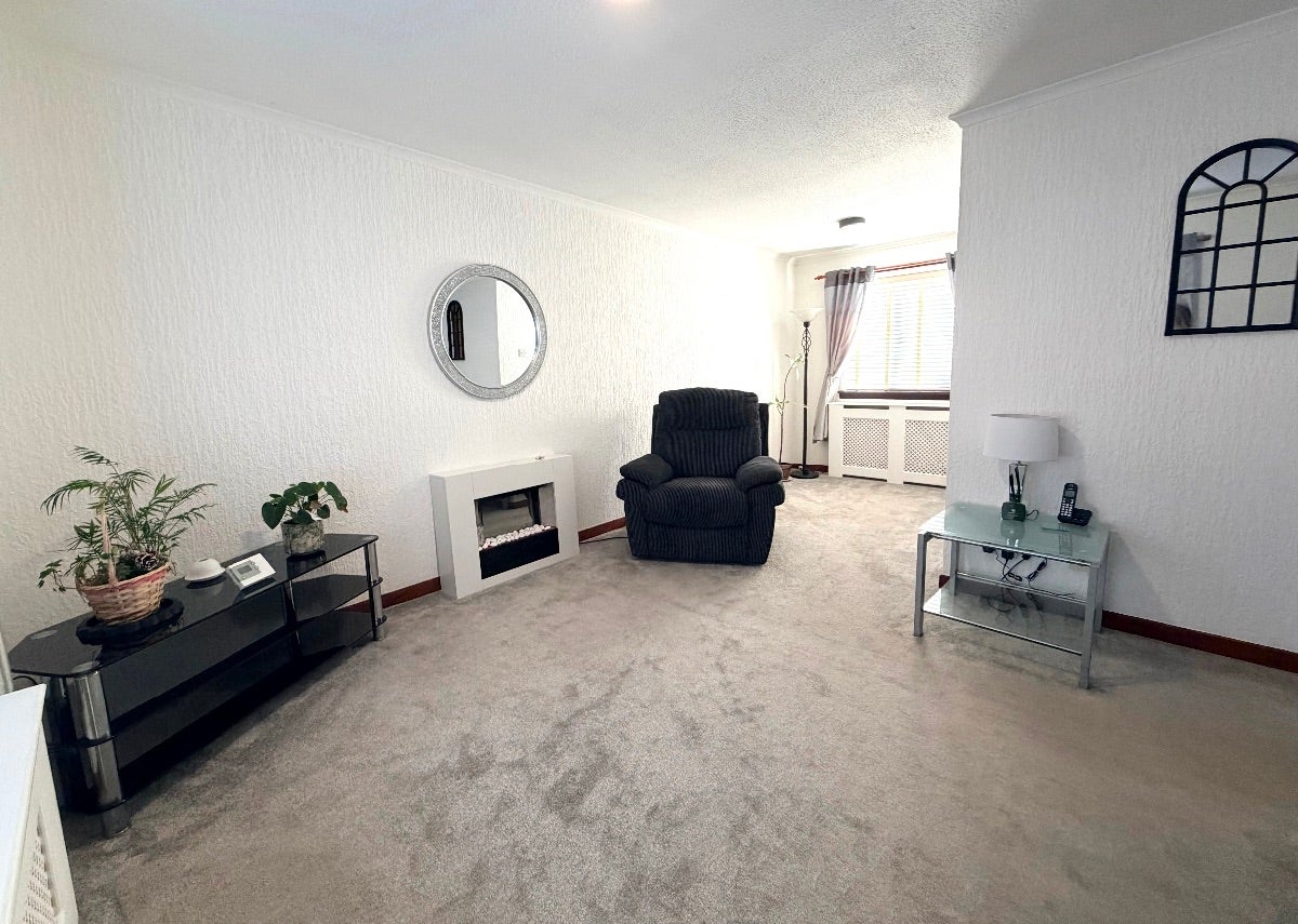 House Duncarnock Crescent in Neilston
