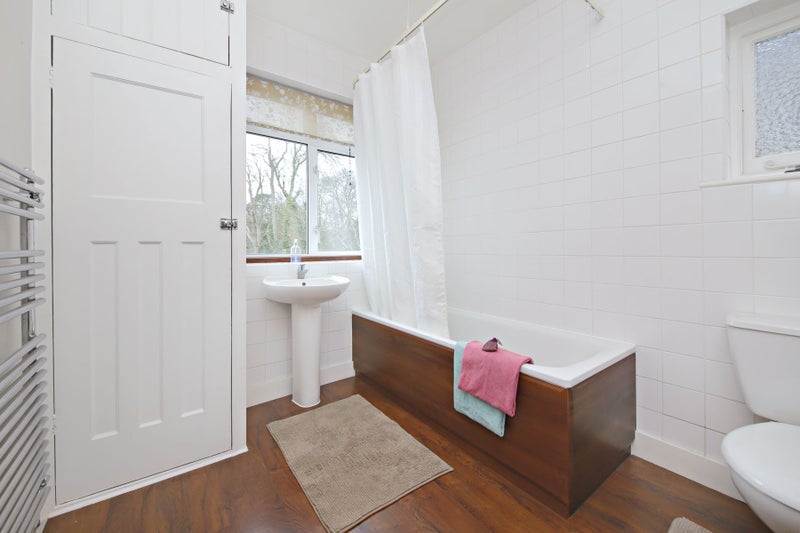 Room Gordon Road in Greater London