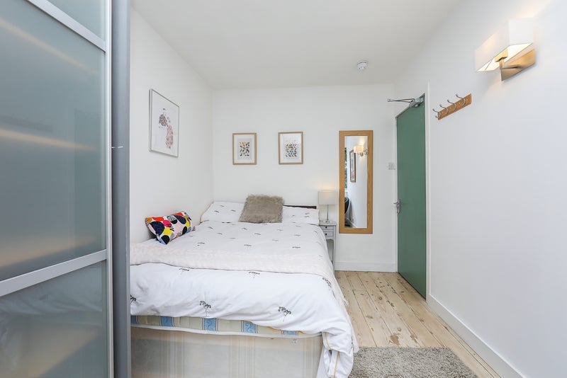 Room Hamlet Gardens in Greater London