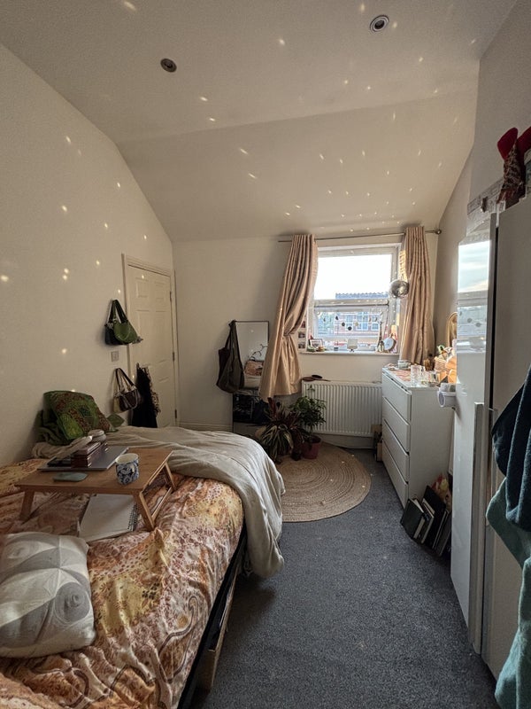 Room Cavendish Road in Manchester