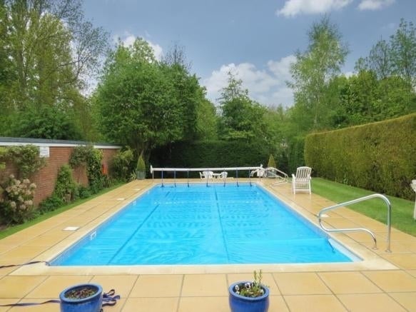 Flat Grosvenor Drive in Maidenhead