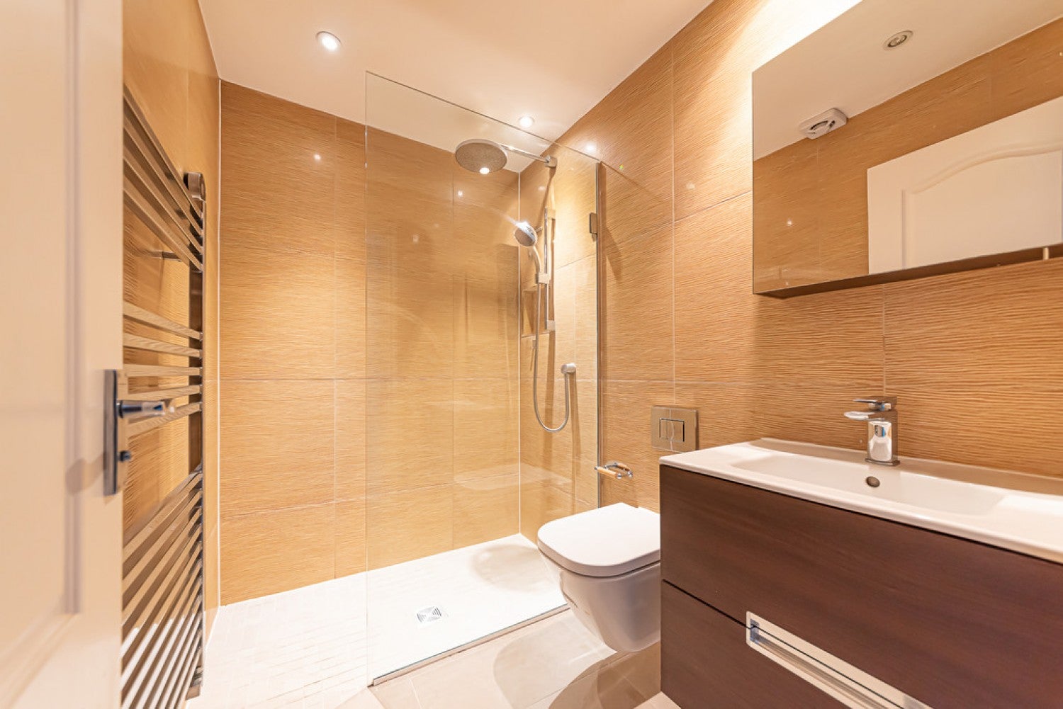 Flat Highclere Drive in Surrey Heath