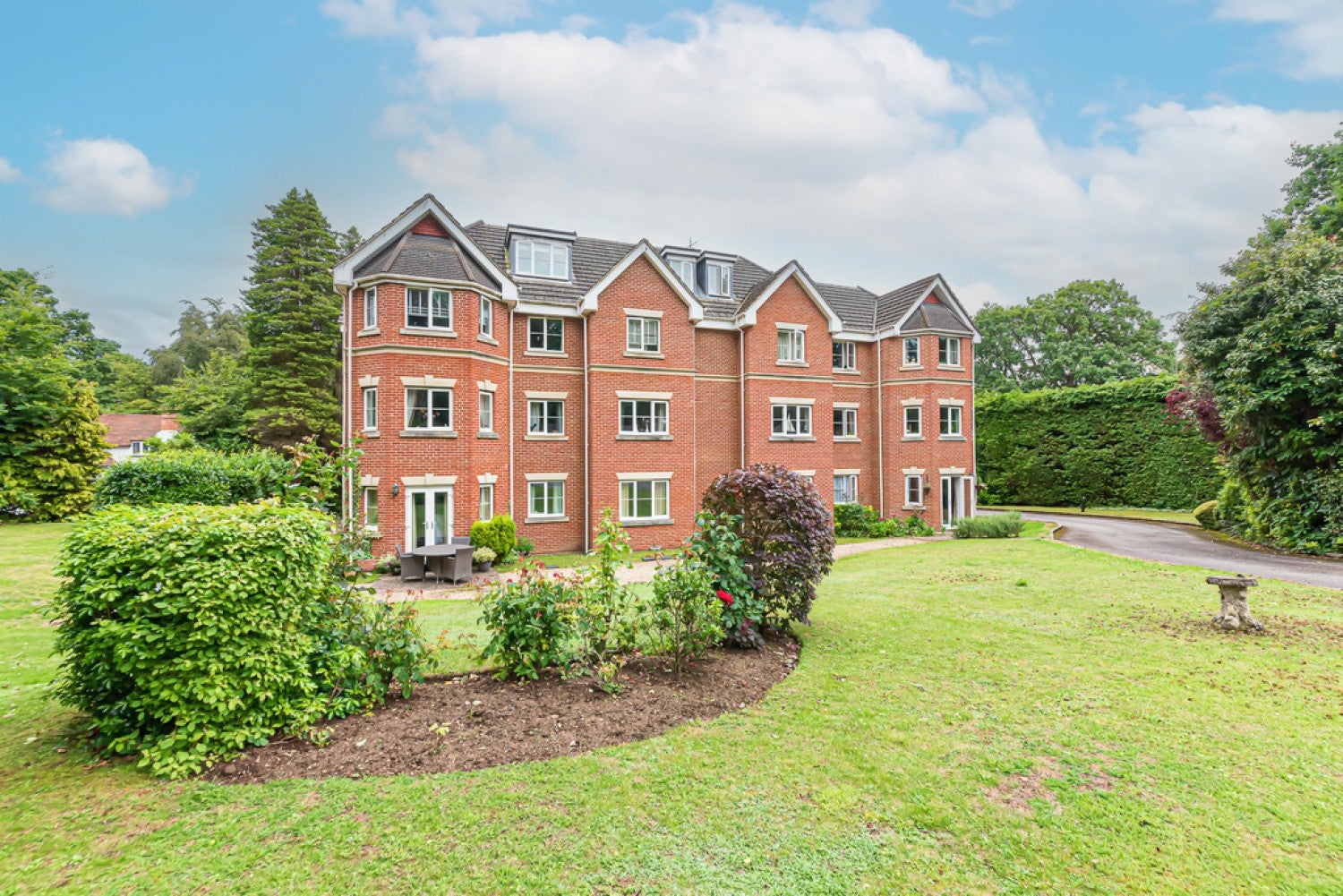 Flat Highclere Drive in Surrey Heath