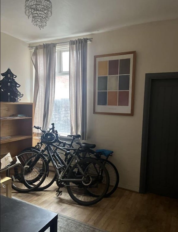Room Deramore Street in Manchester