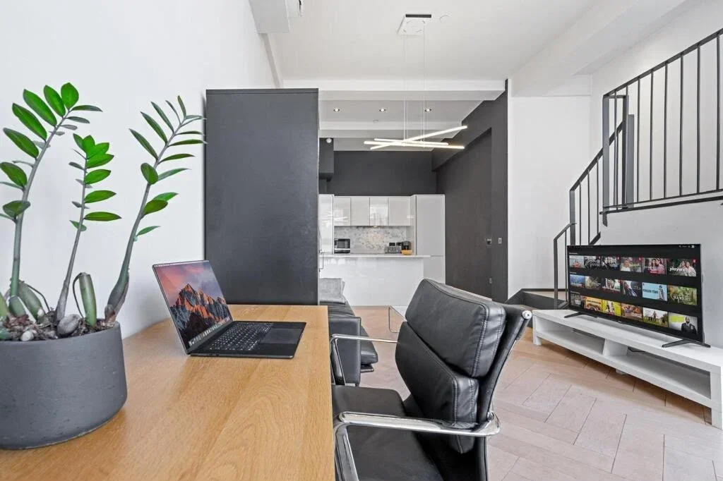 Flat Crabtree Lane in Greater London