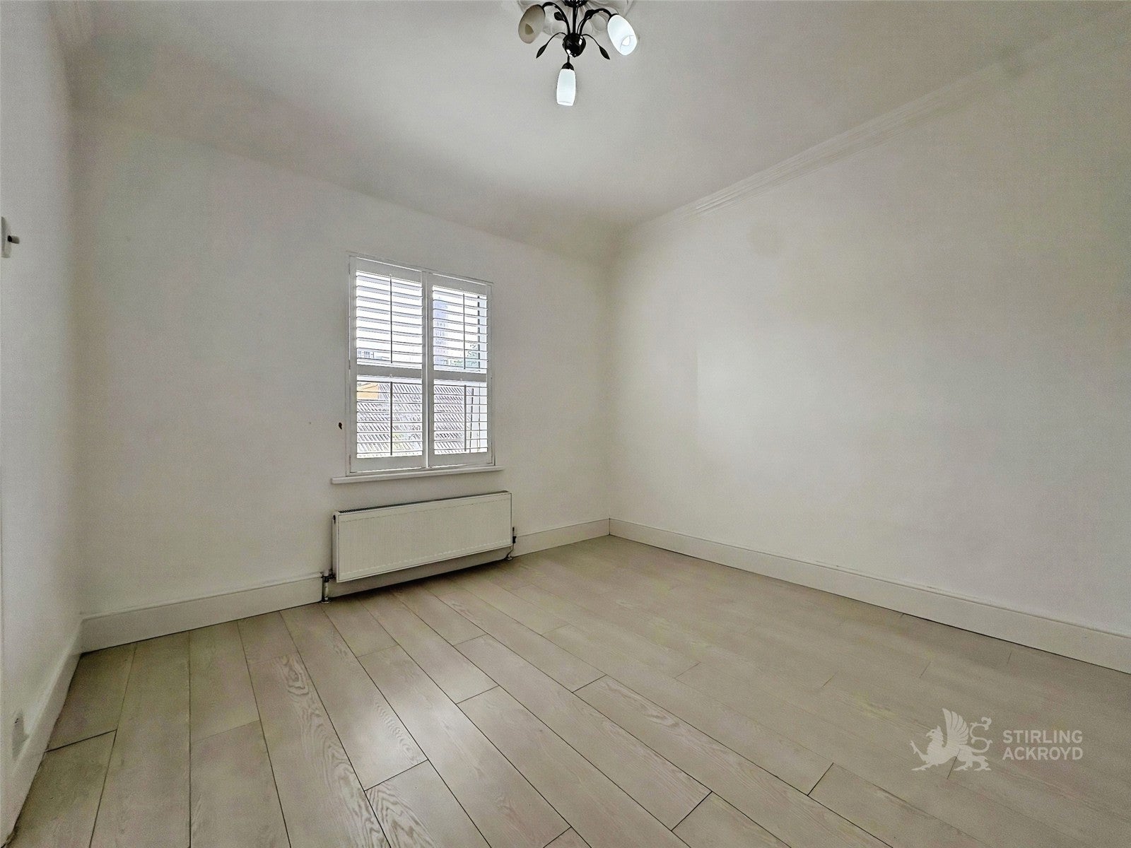 Room Tavistock Grove in Greater London