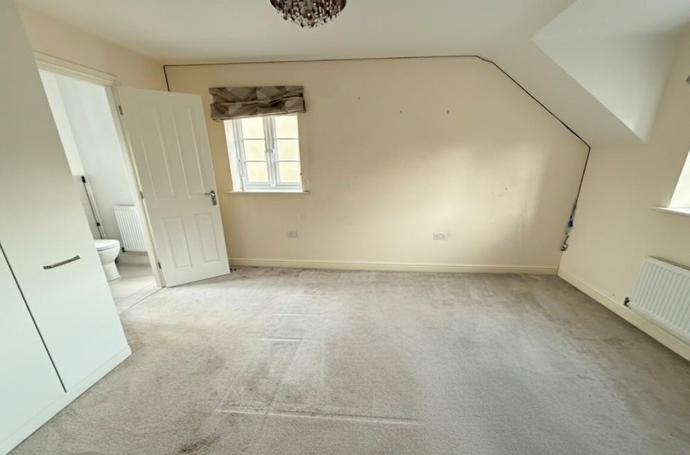 House Curlbrook Close in Wootton