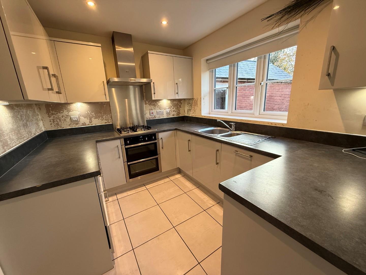 House Curlbrook Close in Wootton