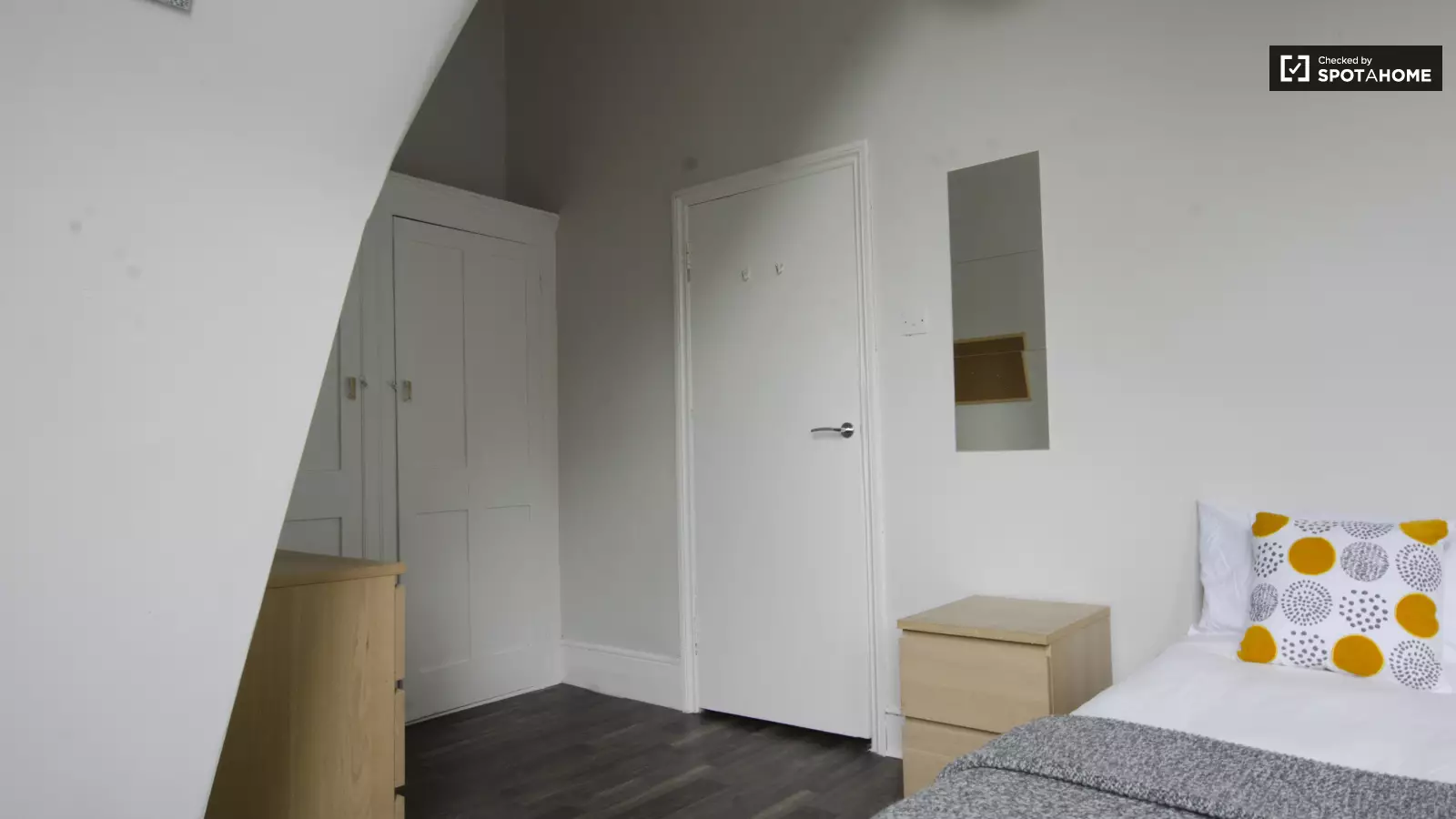 Flat Robertson Street in Greater London
