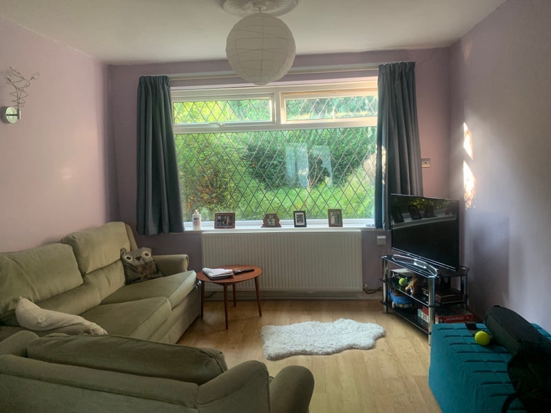 Room Queenswood Drive in Leeds