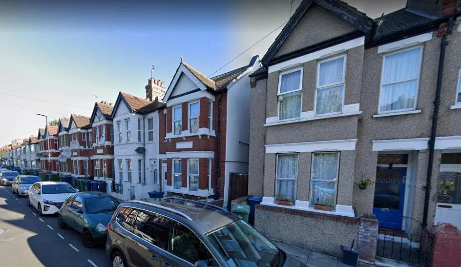 Flat Herga Road in Greater London