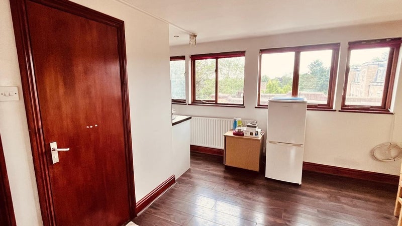 Room Addiscombe Court Road in Greater London