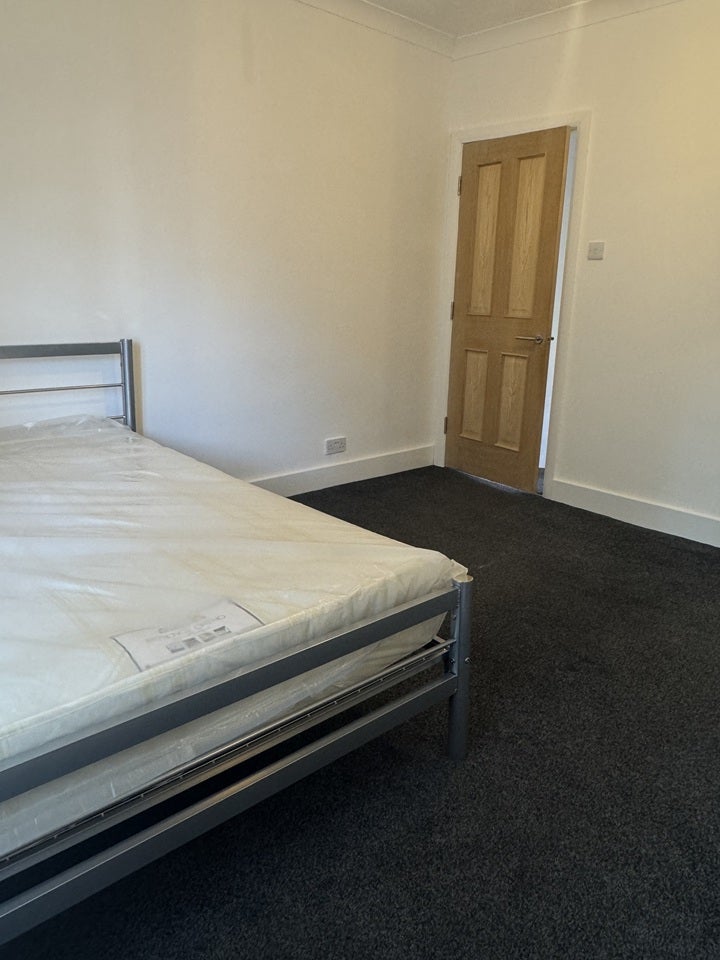 Room Station Road in Greater London