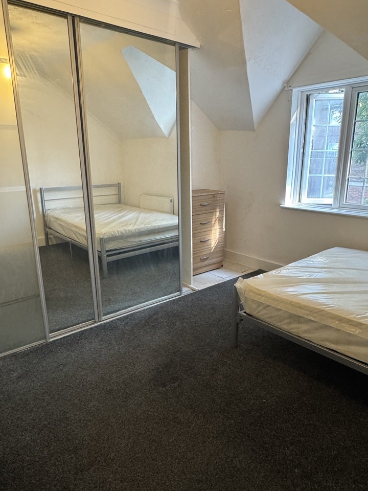 Room Station Road in Greater London