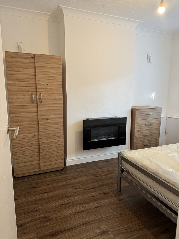 Room Station Road in Greater London