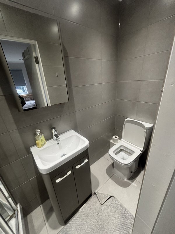 Room Barnfield Place in Greater London
