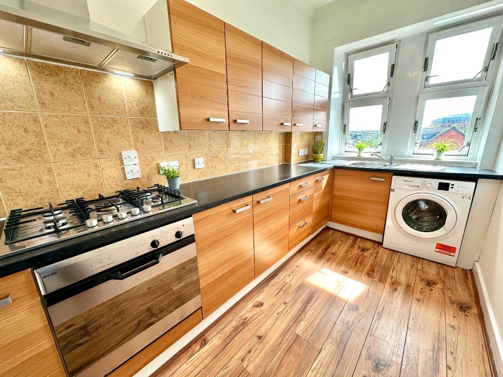 Flat Dumbarton Road in Glasgow