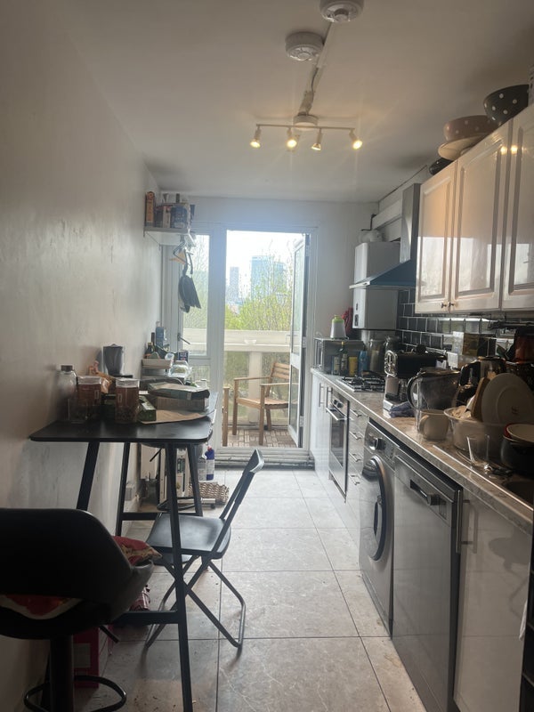 Room Blackthorn Street in Greater London