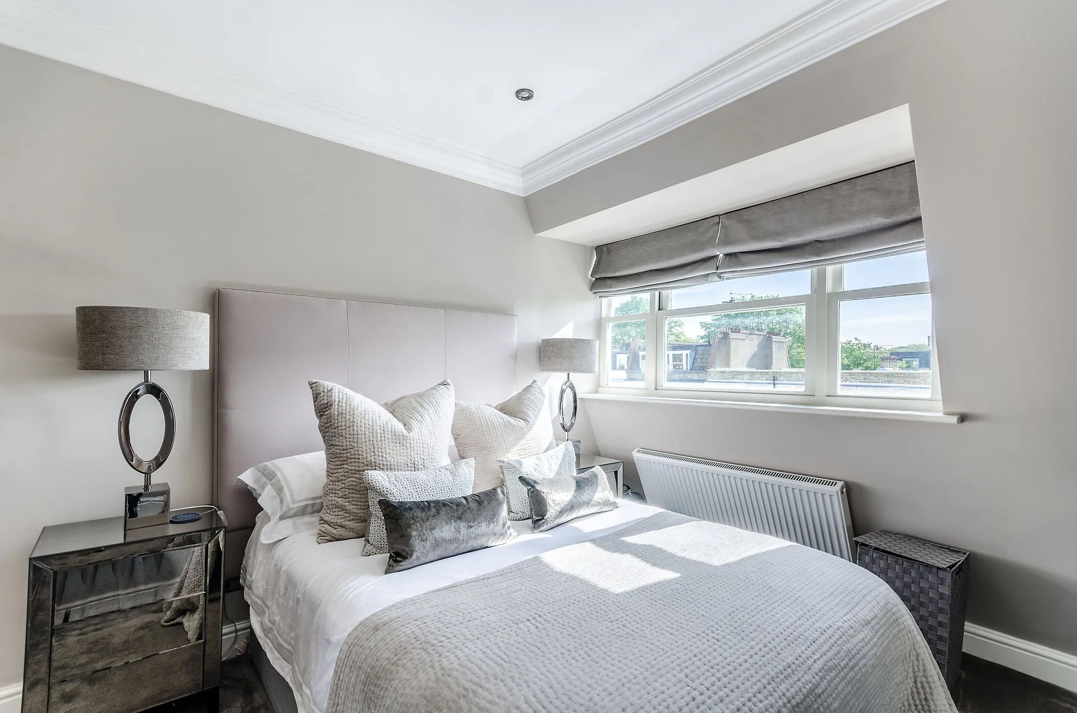 Flat Eardley Crescent in Greater London