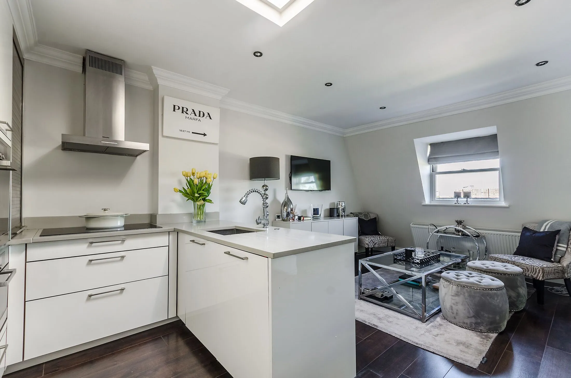 Flat Eardley Crescent in Greater London