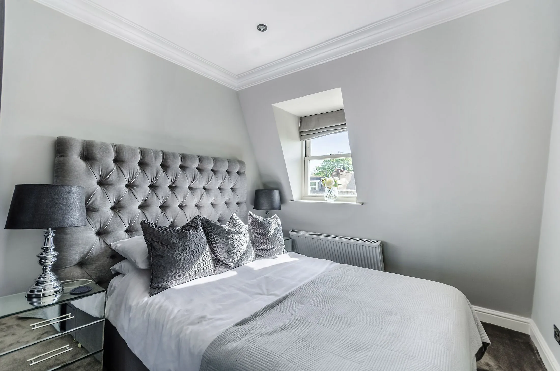Flat Eardley Crescent in Greater London
