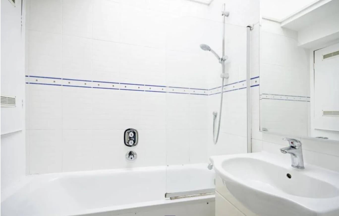 Flat Finchley Road in Greater London