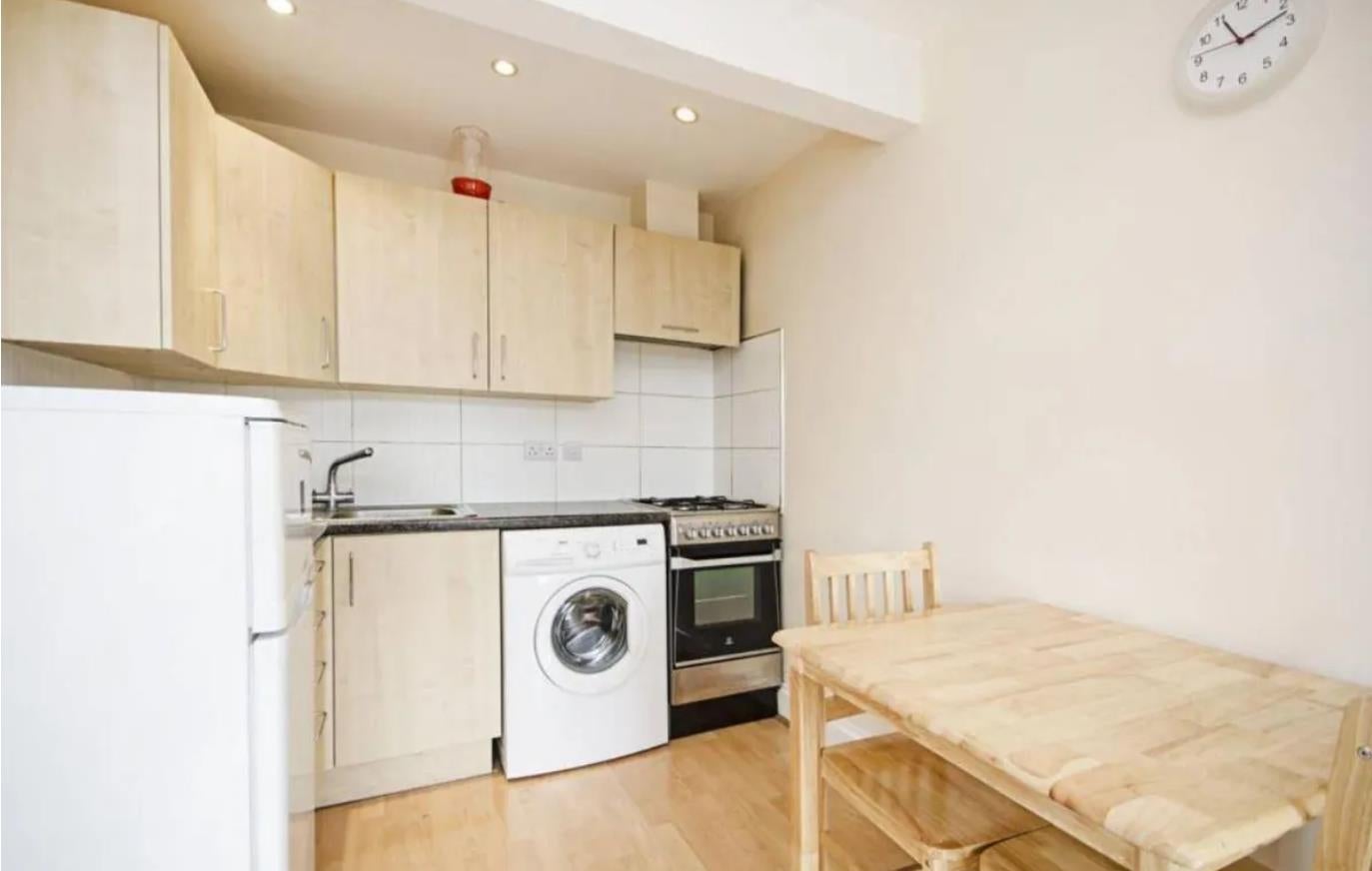 Flat Finchley Road in Greater London