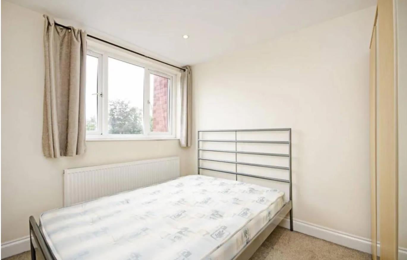 Flat Finchley Road in Greater London