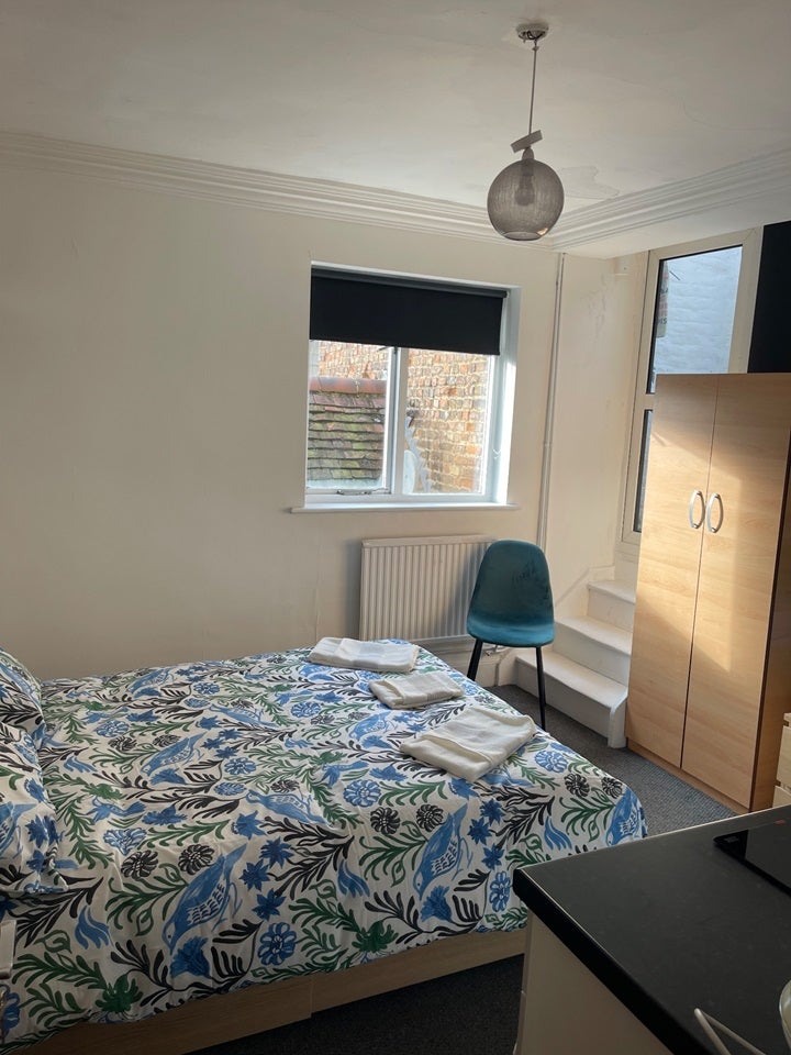 Flat Hampton Court Road in Greater London