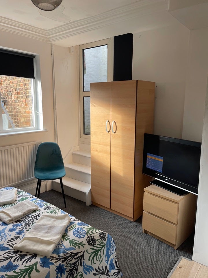 Flat Hampton Court Road in Greater London