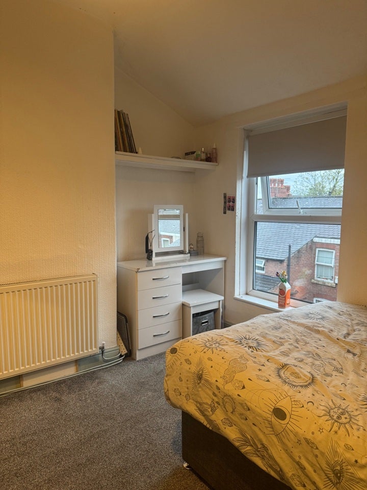 Room Highfield Road in Salford