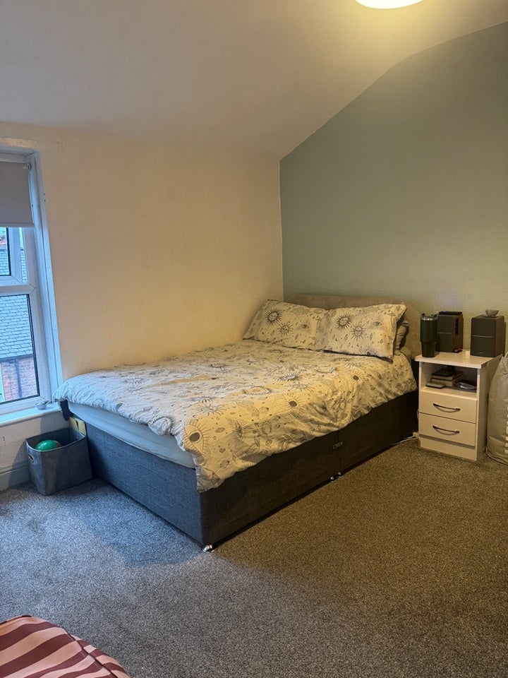 Room Highfield Road in Salford
