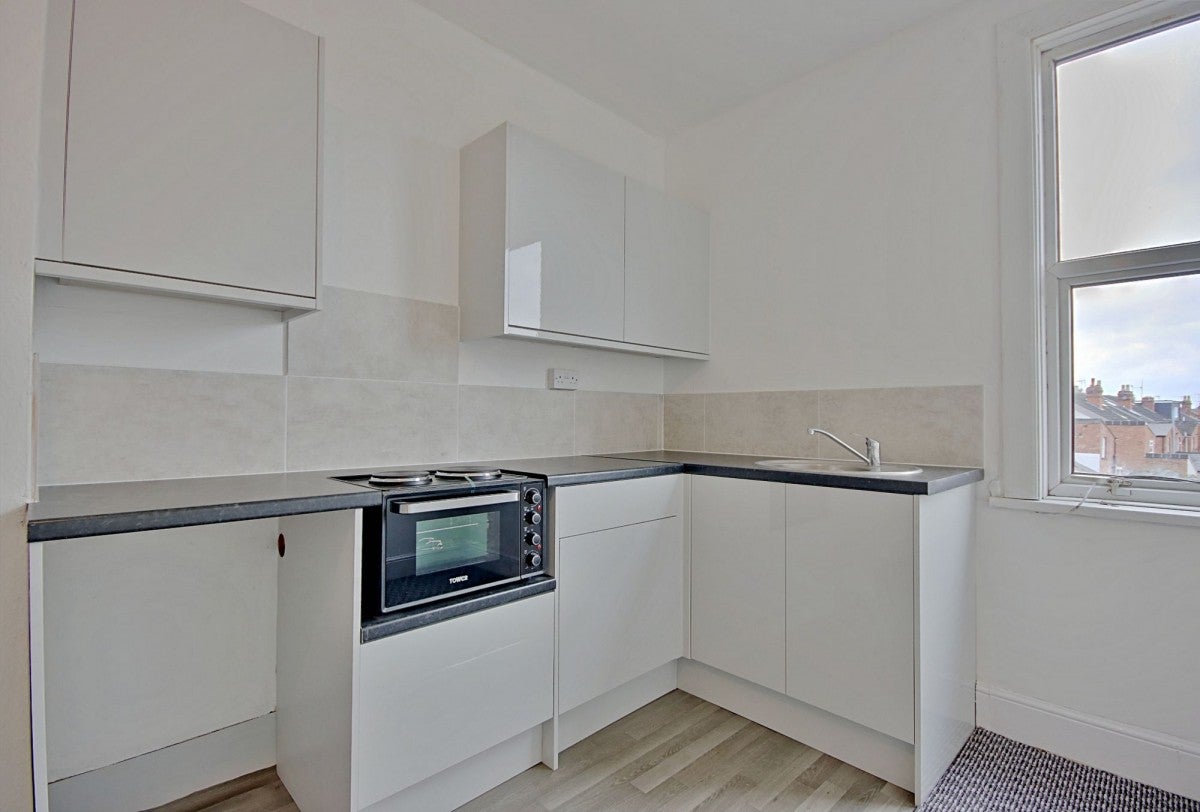 Flat Ombersley Road in Worcester