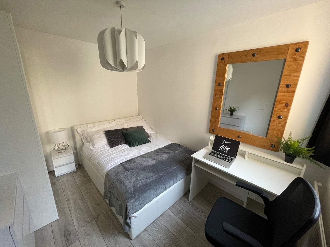 Flat Cape Yard in Greater London