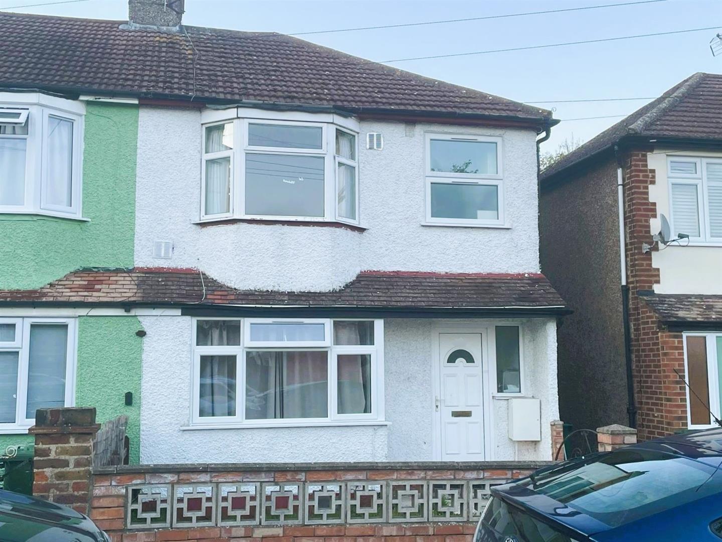 Flat Stainash Crescent in Borough of Spelthorne