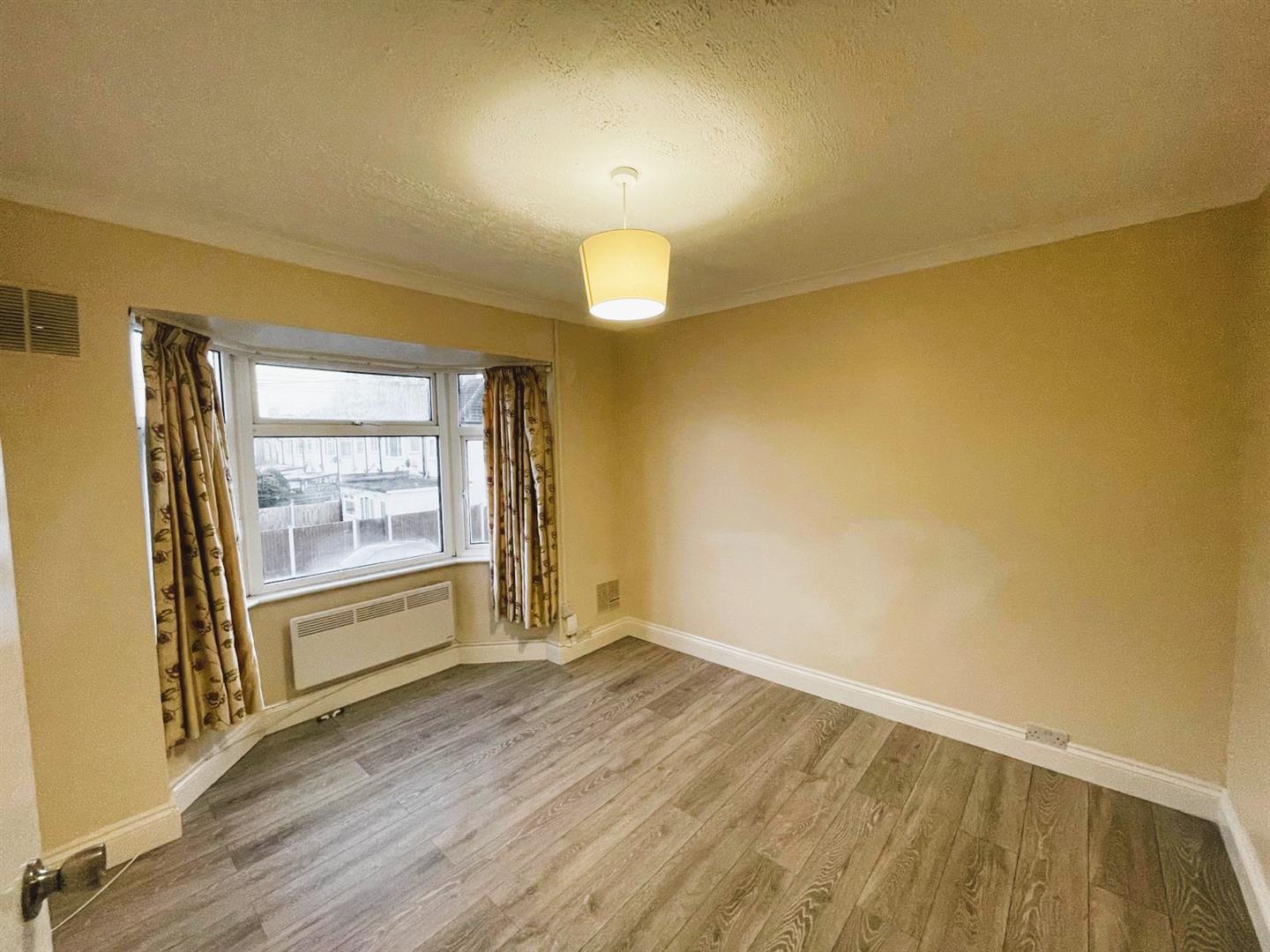 Flat Stainash Crescent in Borough of Spelthorne
