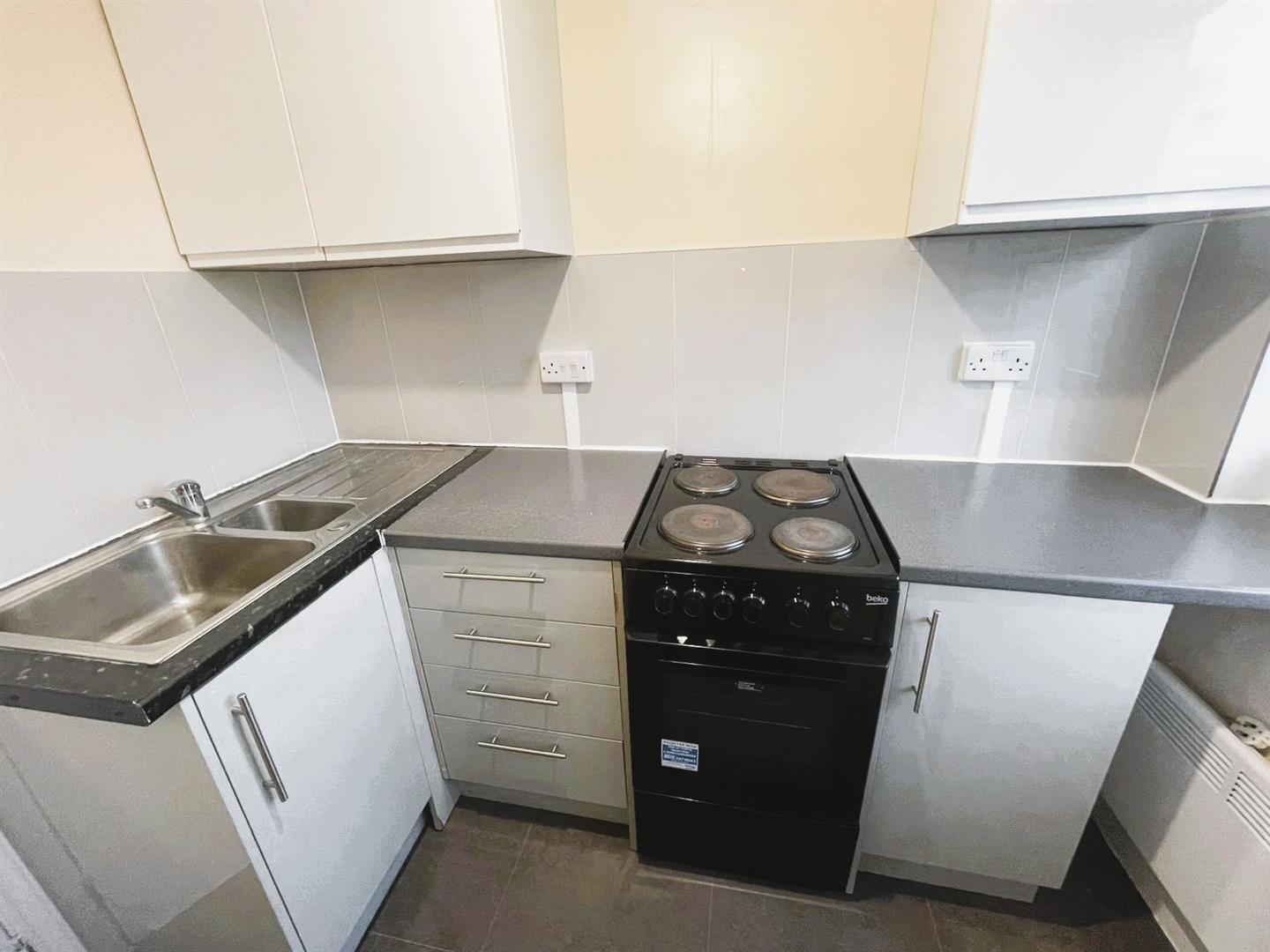 Flat Stainash Crescent in Borough of Spelthorne