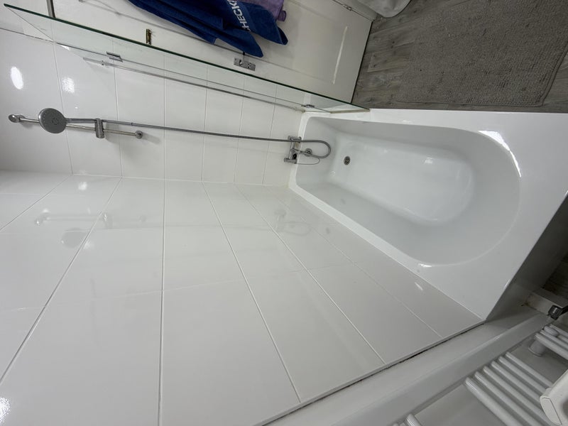 Room Lulworth Avenue in Greater London