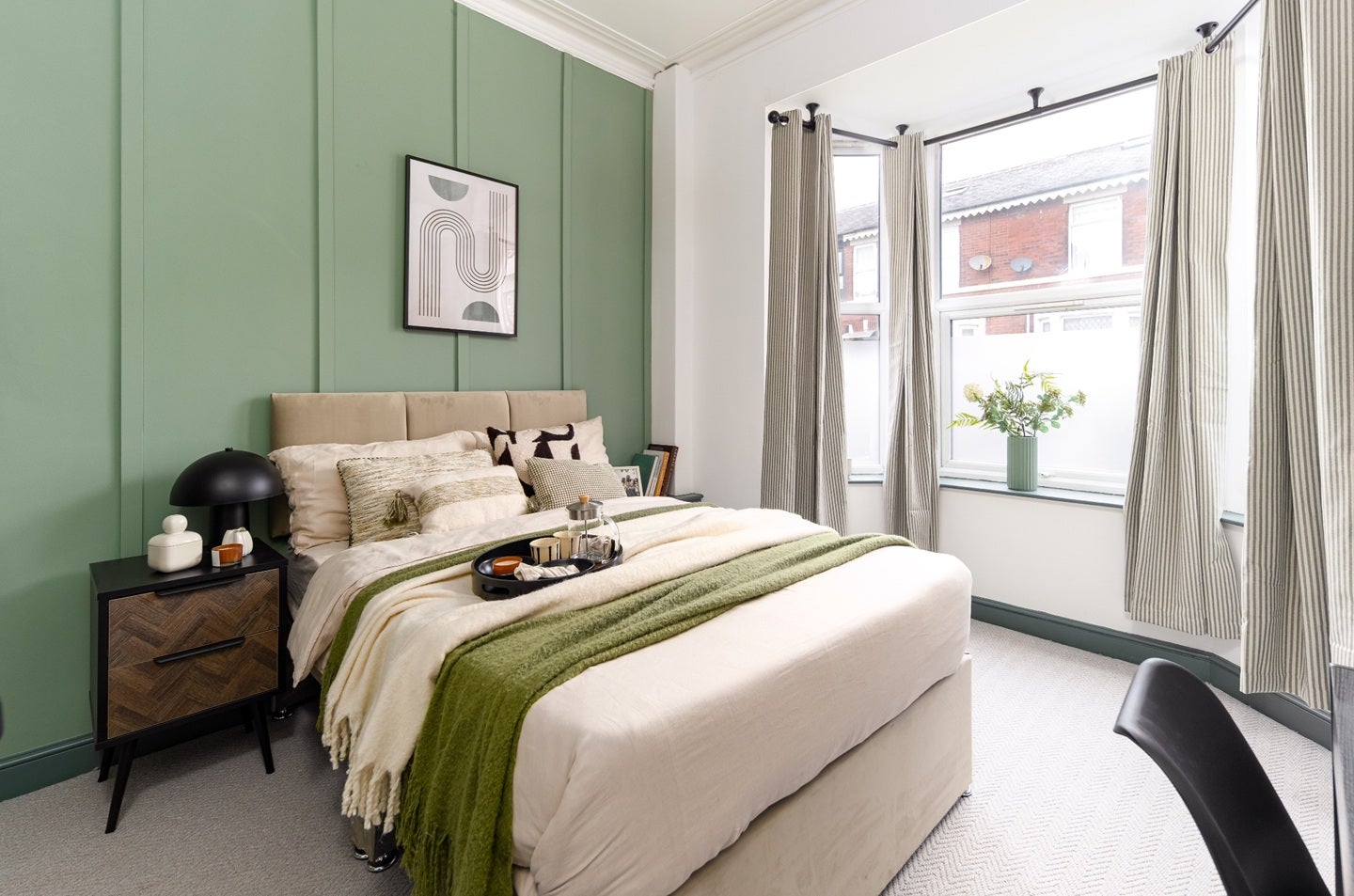 Room Monmouth Avenue in Bury