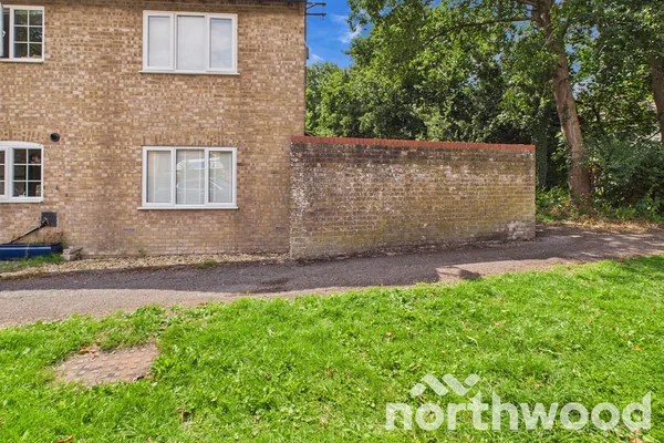 House Knoll Lane in Ashford