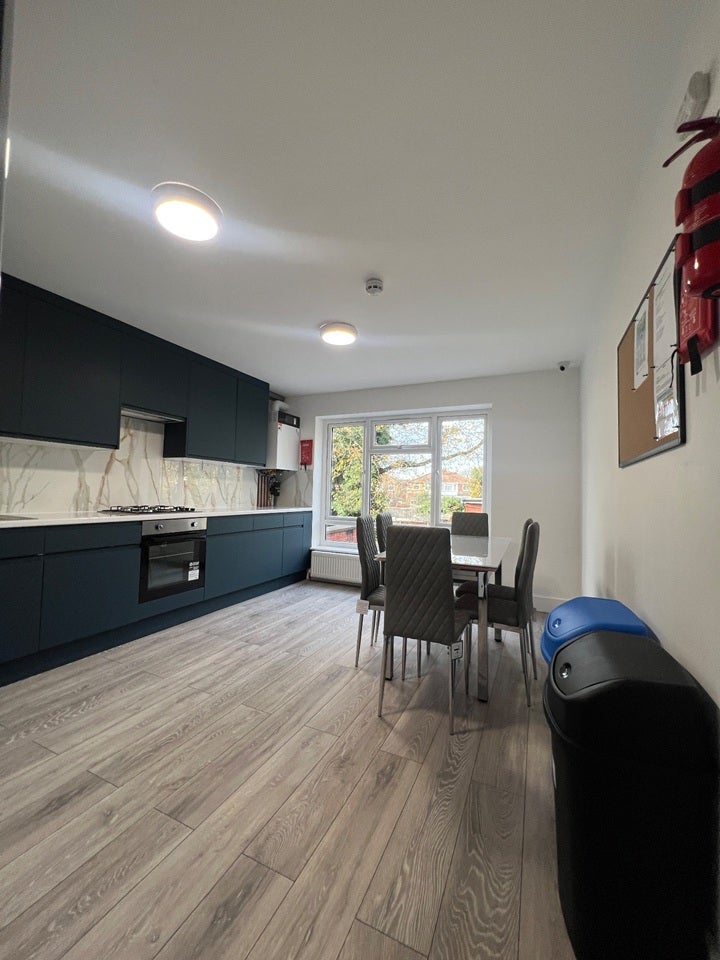 Room Mary Peters Drive in Greater London